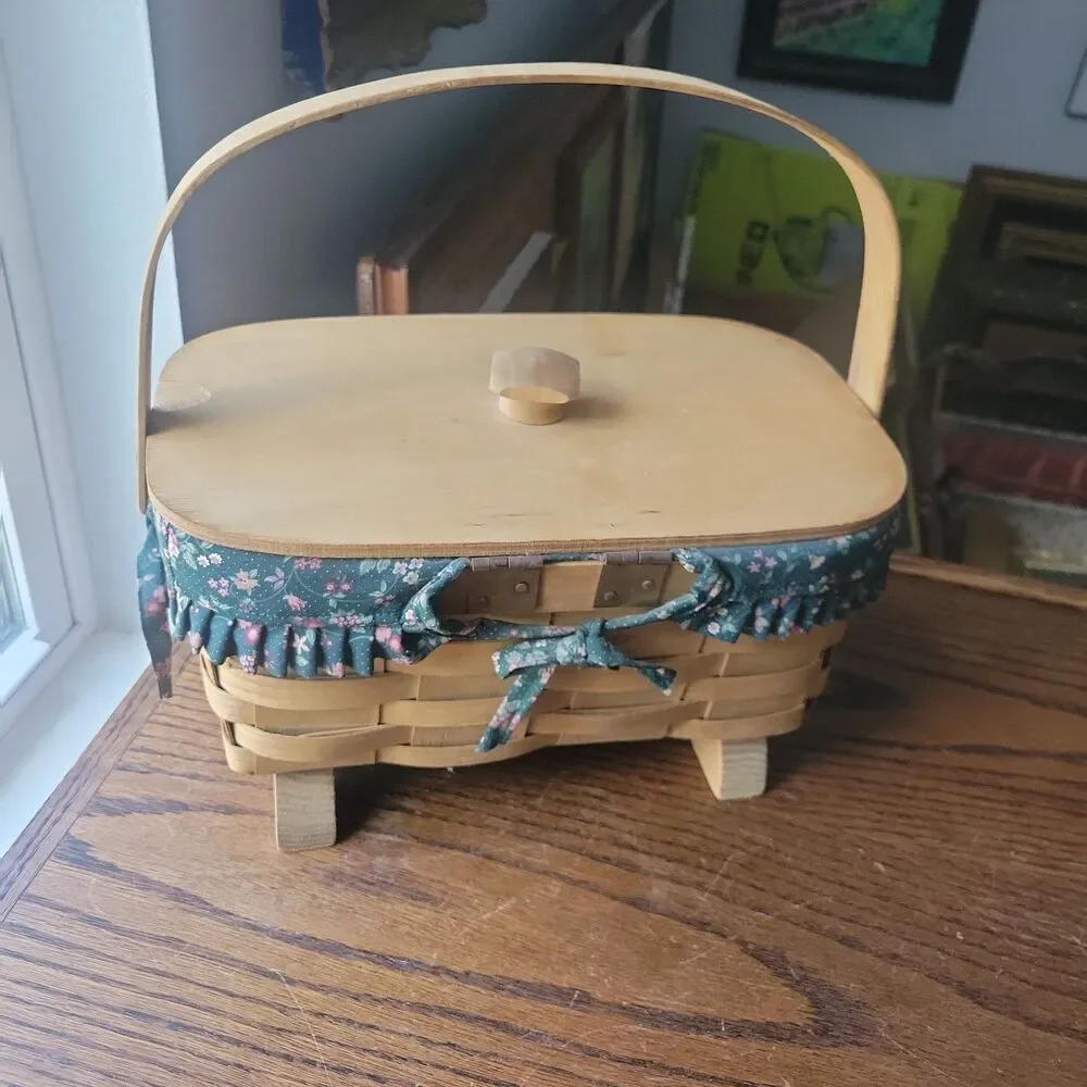 Peterboro Basket Co Footed Woven Basket w Lid & Liner Floral Fabric 12x7x7.5 VTG